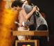 Lady Gaga a reçu trois prix lors des Brit Awards dont un des mains de Mika, à Londres, le 16 février 2010 !