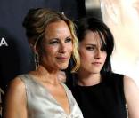 Kristen Stewart et Maria Bello à l'avant-première de  The Yellow Hendkerchief , à Los Angeles, le 18 février 2010 !
