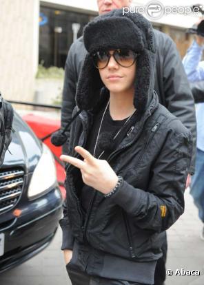 Justin Bieber sort de Ado FM à Paris le 22 février