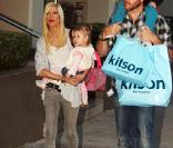 La famille de Tori Spelling en courses (19 février 2010 à West Hollywood)