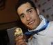Martin Fourcade a décroché l'argent en biathlon sur le 15 km (mass start). Son frère Simon s'est classé 14e. A l'arrivée, le gain de la médaille a offert une belle scène de liesse entre les Fourcade brothers !
