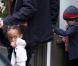 Brad Pitt et ses deux filles Zahara et Shiloh chez Bonpoint à Paris le 23 février 