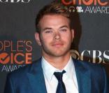 Kellan Lutz a prêté son image à la PeTA pour une campagne de sensibilisation à l'adoption des animaux.