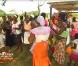 Une grande fête est organisée pour les enfants de l'orphelinat.