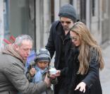Angelina Jolie et Brad Pitt se promènent à Venise avec leurs quatre plus grands enfants.