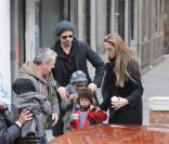 Angelina Jolie et Brad Pitt se promènent à Venise avec leurs quatre plus grands enfants.