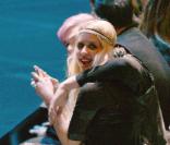 Peaches Geldof et son boyfriend s'aiment beaucoup, et le prouvent devant l'assemblée, lors d'un défilé. Mars 2010