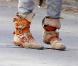 Les chaussures fétiches de Sienna ? Les Pirates Boots de Vivienne Westwood, sans hésiter ! Depuis l'été 2007, la jolie blonde ne les quitte plus. Il faut dire que cette création est une vraie réussite !
