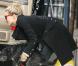 Et lorsque Sienna associe ses it-shoes, les Pirate Boots de Vivienne Westwood à son it-bag fétiche signé Prada, là, elle a vraiment le look !