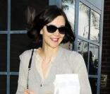 Maggie Gyllenhaal sort de chez son médecin le 4 mars 2010 à Beverly Hills