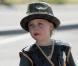 Shiloh n'attend plus Halloween pour s'habiller en vrai eptit bonhomme 