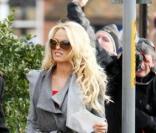 Quand Pamela Anderson tourne des publicités pour des chips... Elle est à croquer ! 