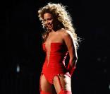Alicia Keys et Beyoncé (photo : en novembre 2009 à Berlin pour les MTV European Music Awards) se retrouvent sur  Put it in a love song , dont le clip risque d'être différé...