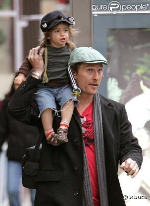 Matthew McConaughey et son adorable petit Levi (10 mars 2010, NYC)