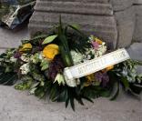 Michèle Torr a remis une couronne de fleurs lors des obsèques de Patrick Topaloff le 11 mars 2010 à Paris en l'église orthodoxe de la rue Daru
