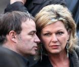 Fabien Lecoeuvre et Jeane Manson lors des obsèques de Patrick Topaloff le 11 mars 2010 à Paris en l'église orthodoxe de la rue Daru