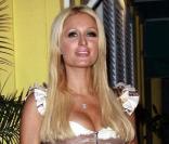 Paris Hilton sort dans un restaurant italien avec ses parents et son boyfriend Doug Reinhardt, pour l\'anniversaire de sa maman Kathy, jeudi 11 mars, à West Hollywood.