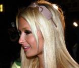Paris Hilton sort dans un restaurant italien avec ses parents et son boyfriend Doug Reinhardt, pour l'anniversaire de sa maman Kathy, jeudi 11 mars, à West Hollywood.