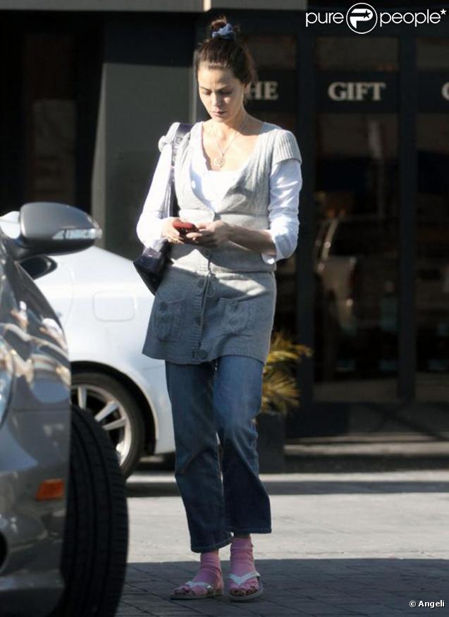 Teri Hatcher a trouvé chaussette à son pied. Le 9 mars 2010