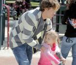 Dannielynn et son papa Larry Birkhead à Beverly Hills, le 13 mars