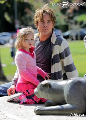Dannielynn et son papa Larry Birkhead à Beverly Hills, le 13 mars