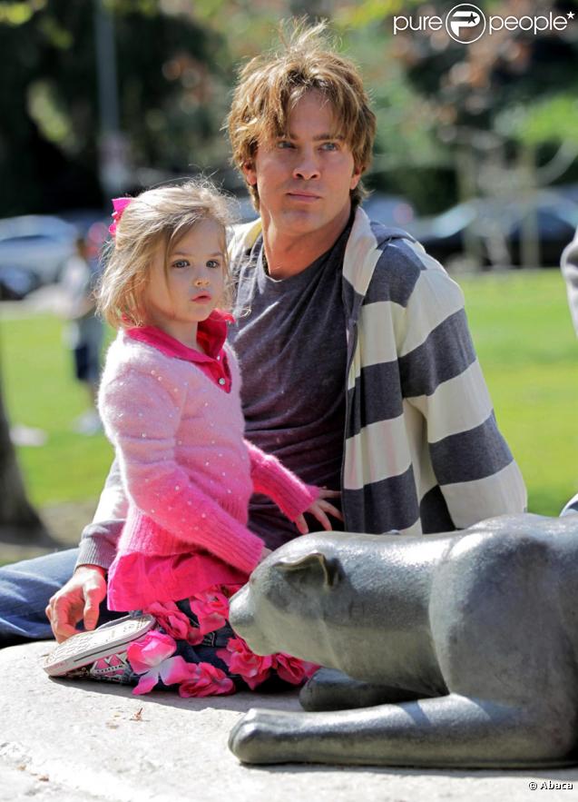 Dannielynn et son papa Larry Birkhead à Beverly Hills, le 13 mars