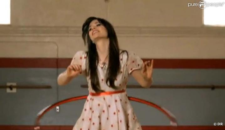 Images extraites du clip,  In the Sun , de She &amp; Him, mars 2010 !