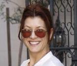 Kate Walsh se rend chez des amis à Beverly Hills le 14 mars 2010