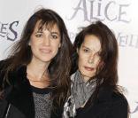 Charlotte Gainsbourg et Bambou lors de la première à Paris d'Alice au Pays des merveilles le 15 mars 2010