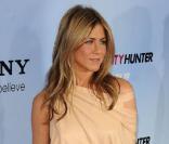 La très belle Jennifer Aniston à l'occasion de l'avant-première américaine de  The Bounty Hunter, le chasseur de primes , qui s'est tenue au Ziegfeld Theatre, à New York, le 16 mars 2010.