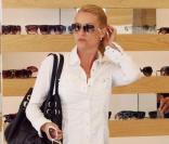 Nicollette Sheridan se rend chez un opticien de Malibu, jeudi 18 mars, en compagnie de son boyfriend Steve Pate.