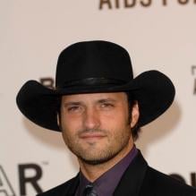 Robert Rodriguez sera sur internet en direct le jeudi 31 mars pour discuter de <i>Predators</i> avec les fans du monde entier.