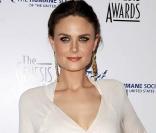 La jolie Emily Deschanel, à l'occasion de la 24e cérémonie des Genesis Awards, qui s'est tenue au Beverly Hilton Hotel de Los Angeles, le 20 mars 2010.