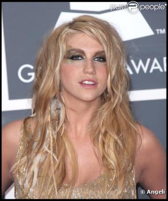 La chanteuse Ke$ha, qui taclait récemment Britney Spears et Justin Bieber, vient de présenter ses excuses.