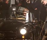 La star britannique Jude Law à l'occasion du tournage de la nouvelle pub pour le parfum Dior Homme mise en scène par Guy Ritchie, avenue Montaigne, à Paris, le 24 mars 2010.