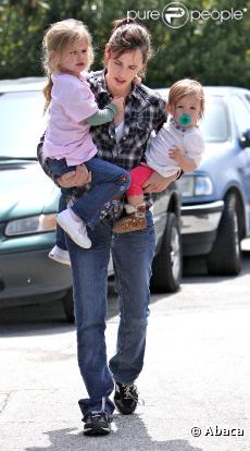 Jennifer Garner et ses filles (24 mars 2010, Californie)