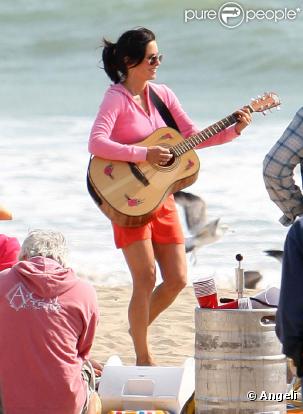 Courteney Cox tourne les dernières scènes de la saison 1 de  Cougar Town , à Los Angeles, le 25 mars 2010 !