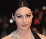 La superbe Monica Bellucci tournera cet été, à Rome, un nouveau film intitulé  Un été brûlant. 