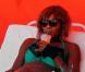 Serena Williams porte un maillot de bain vert émeraude à dentelle alors qu'elle bronze sur la plage de South Beach à Miami le 2 avril 2010