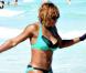 Serena Williams porte un maillot de bain vert émeraude à dentelle alors qu'elle bronze sur la plage de South Beach à Miami le 2 avril 2010