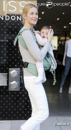 Kelly Rutherford et sa fille Helena Grace à Los Angeles, le 6 avril 2010
