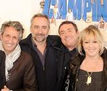 Richard Anconina, Antoine Duléry, Fabien Onteniente et Mylène Demongeot lors de la promotion de Camping 2 à Bordeaux le 7 avril 2010