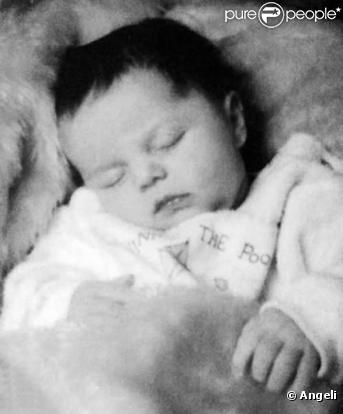 Qui est cette adorable petite fille ?
