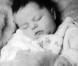Qui est cet adorable bébé devenu une star glamour internationale ?