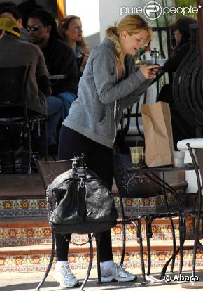 Mischa Barton au Urth Cafe à Beverly Hills, le 12 avril 2010 