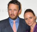 Alasdhair Willis et son épouse Stella McCartney à Milan le 14 avril 2010<br />