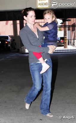 Jennifer Garner va chercher Violet à l'école (16 avril 2010 à Santa Monica/Etats-Unis)
