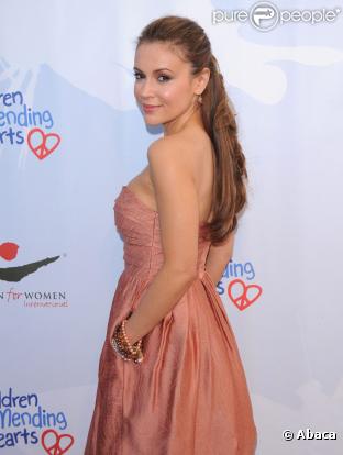 Alyssa Milano lors du gala de charité "Peace Please" de l'association Children Mending Hearts à Los Angeles le 16 avril 2010