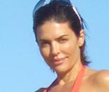 Lisa Rinna en bikini à la plage