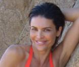 Lisa Rinna en bikini à la plage